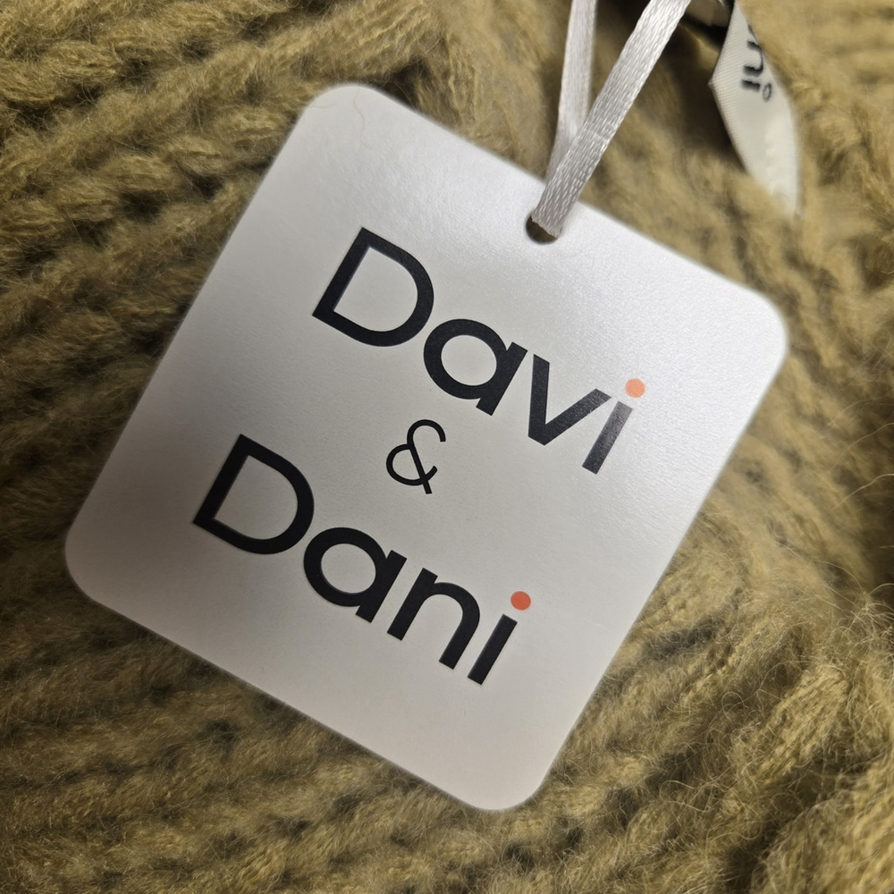 Davi & Dani Amour Chunky Knit Sweater Rainbow Embroidered Pride Love Medium NWT - Picture 5 of 8